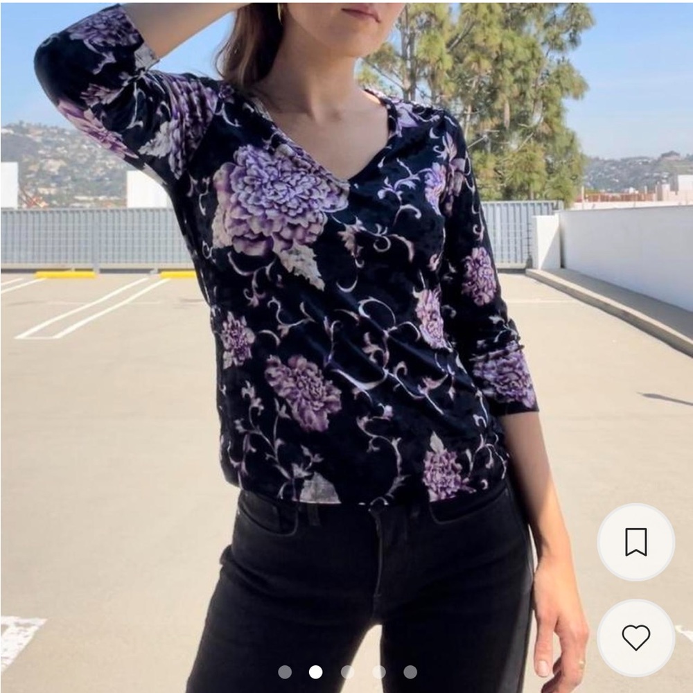 Vintage Women’s 3/4 quarter Sleeve Floral Velvet Top.